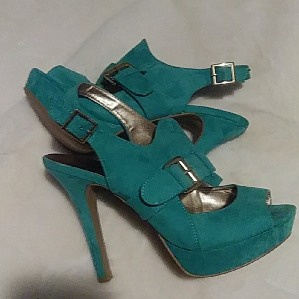 Shoes - Picture 4 of 4